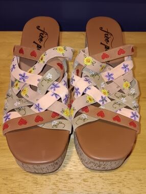Free People Embroidered Multi-Color Floral & Heart Leather Sandals Suze 39